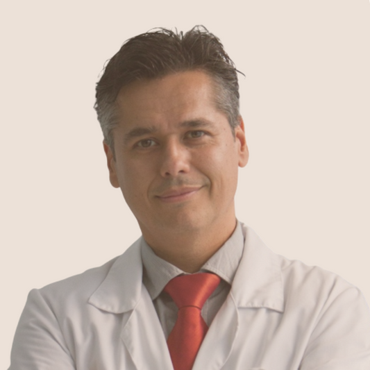Dr. Juan Salinas Peña Experto en Ginecología Estética y Funcional y Cirugía Genital Cosmética de la Mujer